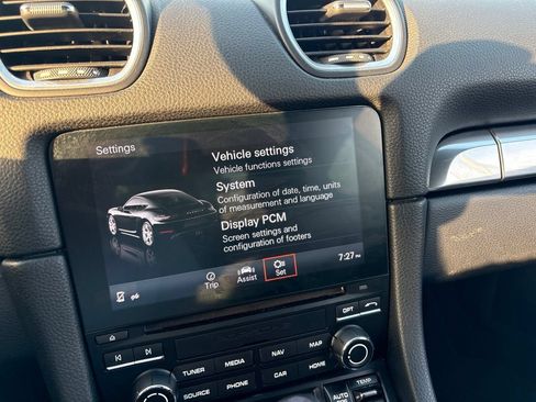 Used 2018 Porsche 718 Cayman RWD image 19