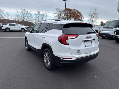 Used 2024 GMC Terrain SLT image 7