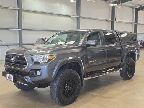 Used 2017 Toyota Tacoma SR5 w/ Tow Package AWD/4WD image 1