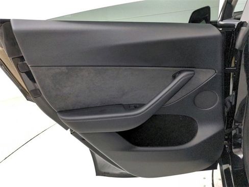 Used 2023 Tesla Model Y Performance image 38