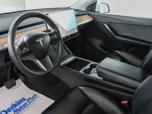Used 2021 Tesla Model Y Long Range image 21