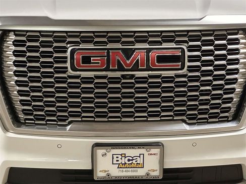 Used 2023 GMC Yukon Denali w/ Denali Reserve Package image 9