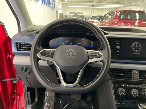 Used 2023 Volkswagen Taos SE w/ Panoramic Sunroof Package FWD image 15