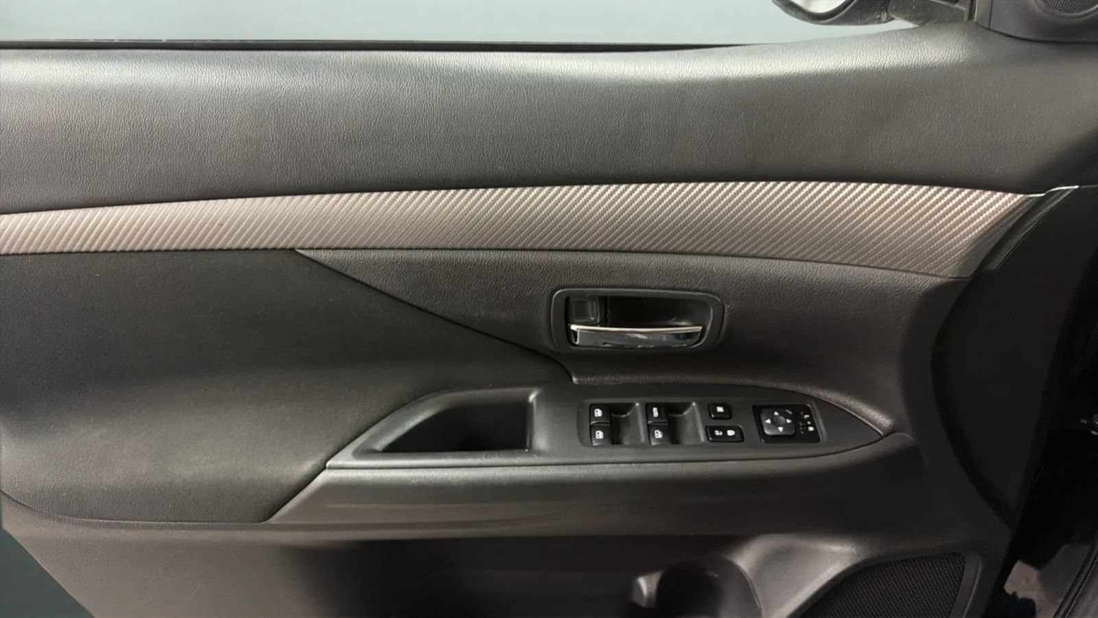 Used 2016 Mitsubishi Outlander SE FWD image 17