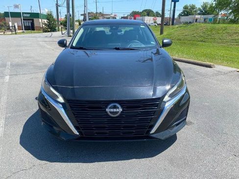 Used 2024 Nissan Altima 2.5 SV FWD image 2
