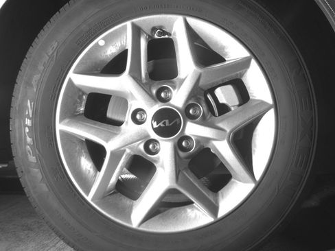 Used 2025 Kia Soul LX w/ LX Technology Package FWD image 13