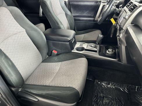 Used 2017 Toyota 4Runner SR5 AWD/4WD image 25