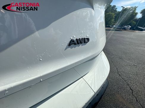 Used 2024 Nissan Rogue S AWD/4WD image 40