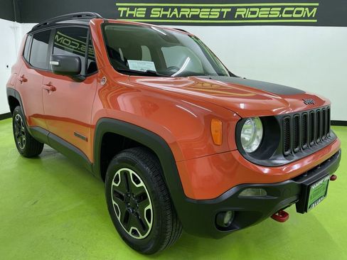 Used 2016 Jeep Renegade Trailhawk image 2