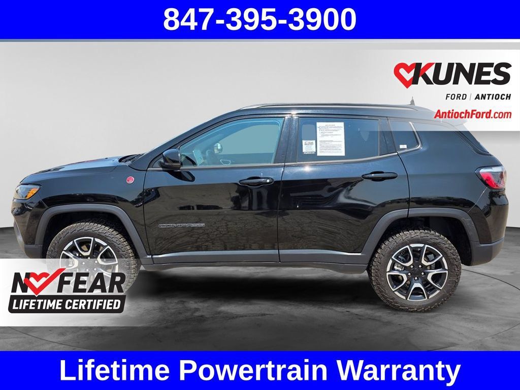 Used 2024 Jeep Compass Trailhawk AWD/4WD image 6