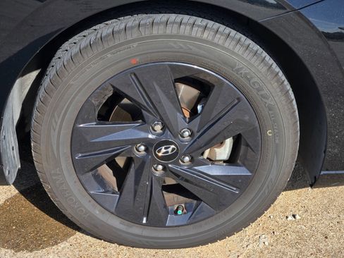 Used 2021 Hyundai Elantra SEL FWD image 8