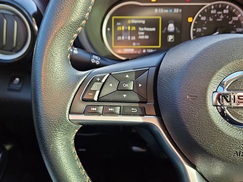 Used 2019 Nissan Kicks SR image 16