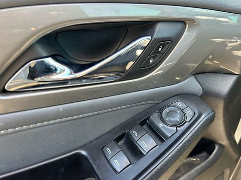 Used 2020 Chevrolet Traverse LT image 12