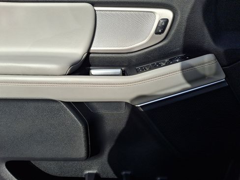 Used 2025 Ford Expedition Active image 14