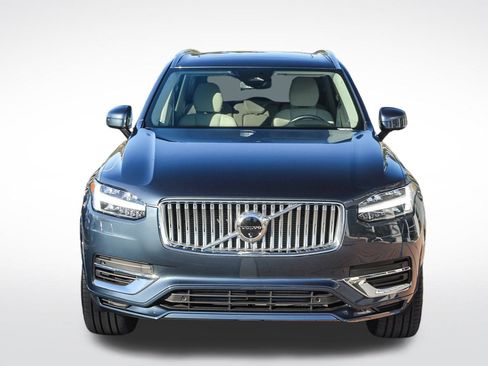 Used 2025 Volvo XC90 T8 Plus image 2