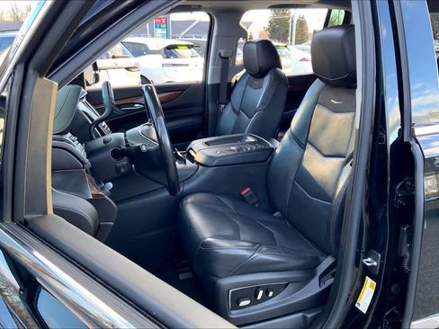 Used 2017 Cadillac Escalade ESV Premium Luxury image 7