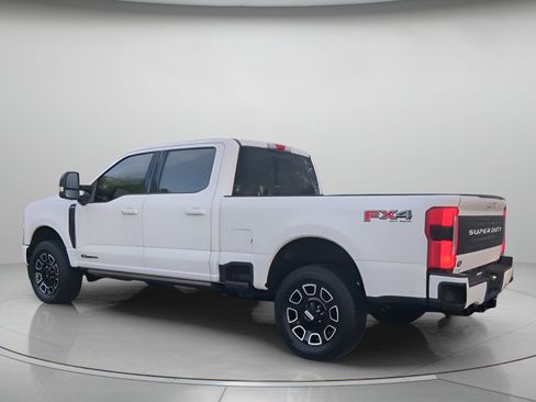 Certified 2025 Ford F250 Platinum w/ FX4 Off-Road Package AWD/4WD image 21