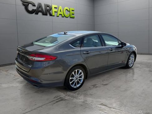 Used 2017 Ford Fusion SE w/ Fusion SE Technology Package FWD image 10
