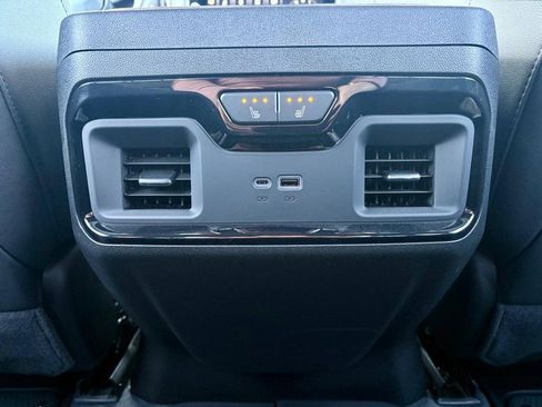 Used 2025 GMC Sierra 2500 AT4 image 13