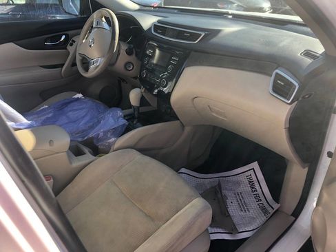 Used 2015 Nissan Rogue S image 4