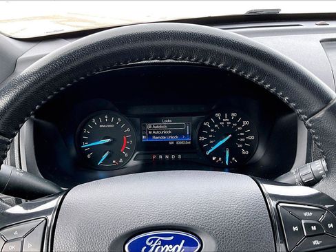 Used 2019 Ford Explorer XLT image 11