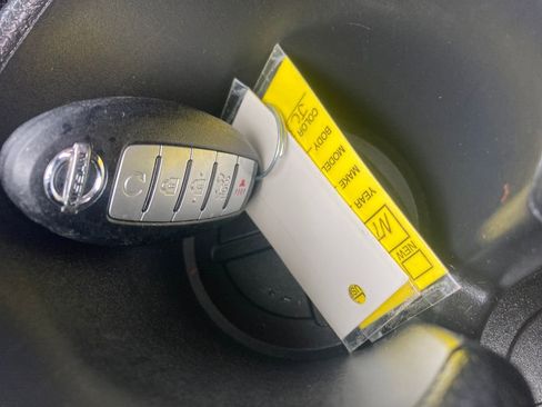 Used 2018 Nissan Rogue SV w/ Premium Package image 33