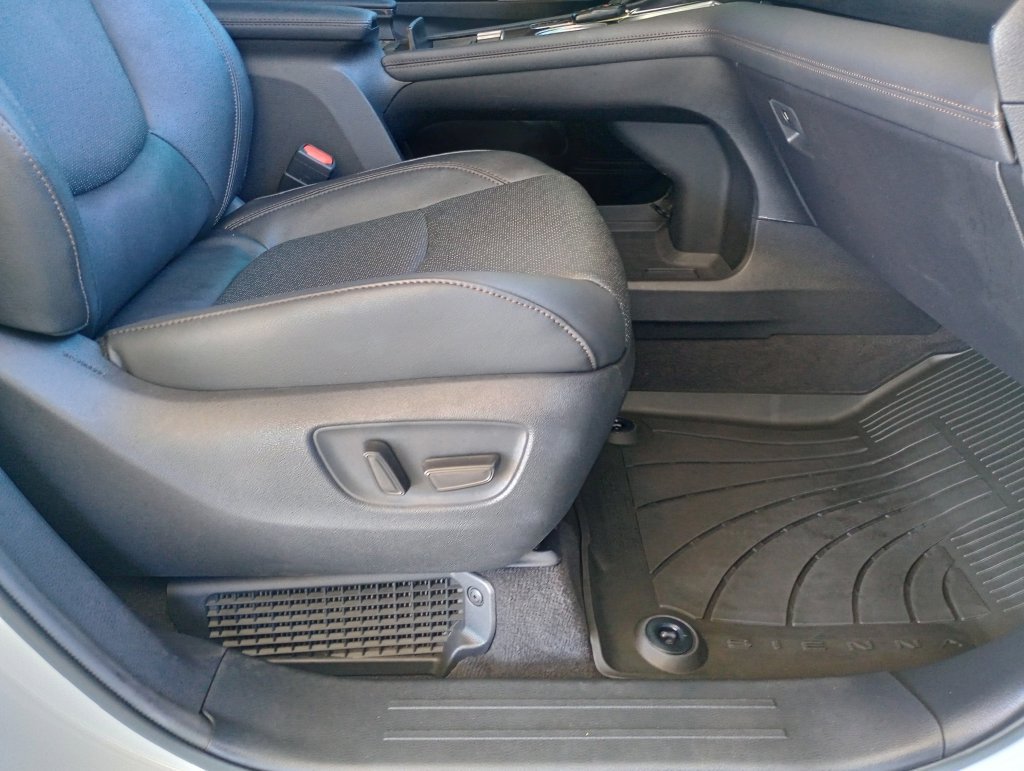 Used 2026 Toyota Sienna Platinum AWD/4WD image 27