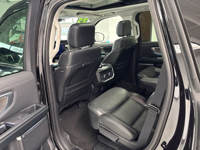 Used 2025 Ford Expedition Platinum AWD/4WD image 19