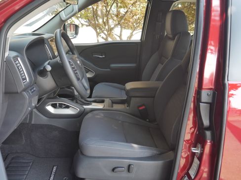 Certified 2023 Nissan Frontier SV w/ Technology Package AWD/4WD image 3