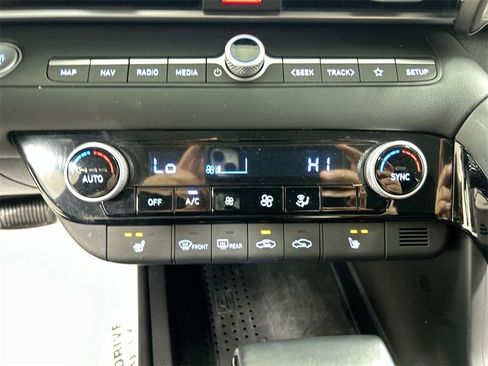 Used 2023 Hyundai Elantra SEL w/ Convenience Package image 17