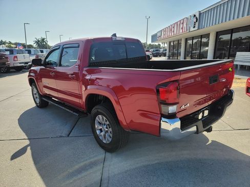 Used 2018 Toyota Tacoma SR5 AWD/4WD image 3