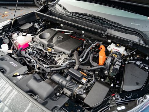 Used 2020 Toyota RAV4 XLE image 29