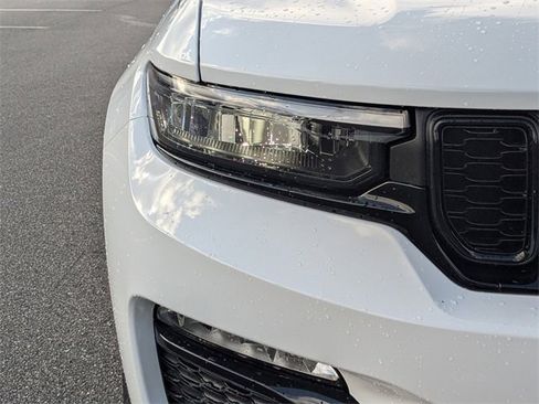 New 2025 Jeep Grand Cherokee Limited image 9