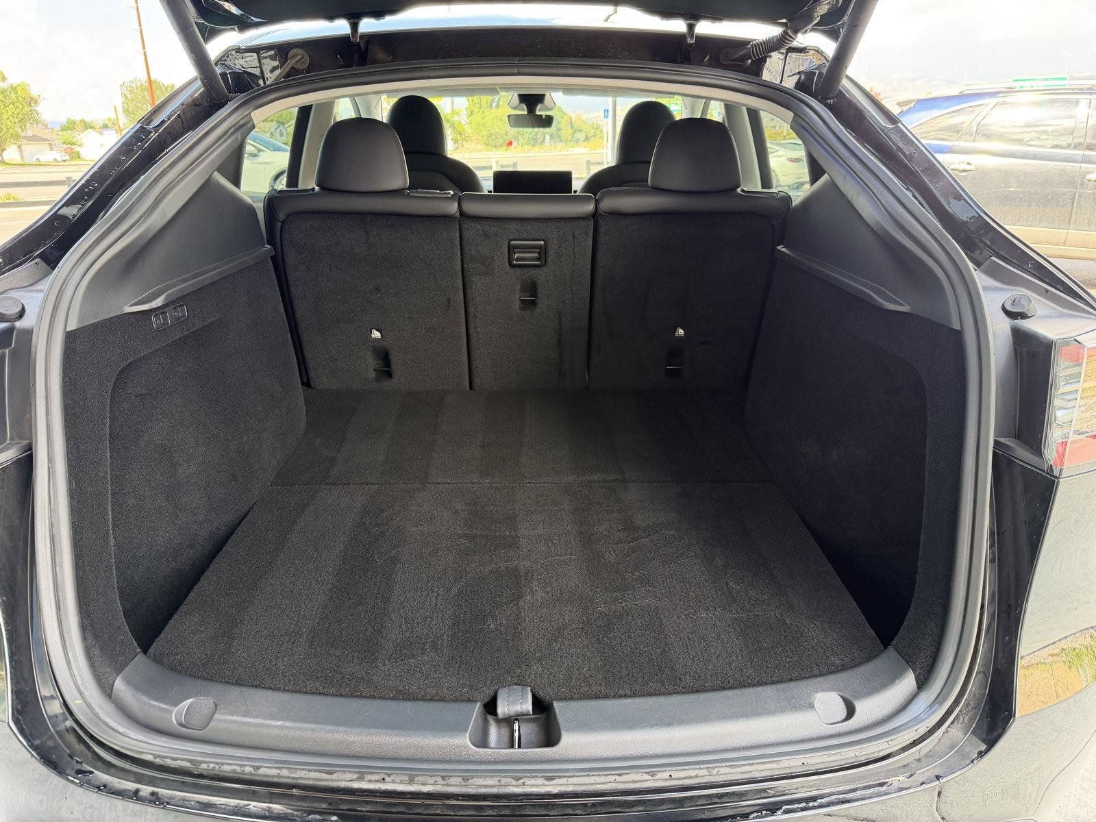 Used 2024 Tesla Model Y 2WD image 17
