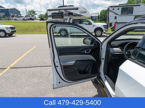 Used 2025 Jeep Compass Limited AWD/4WD image 13
