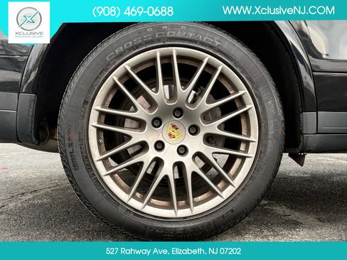 Used 2017 Porsche Cayenne Platinum Edition image 31