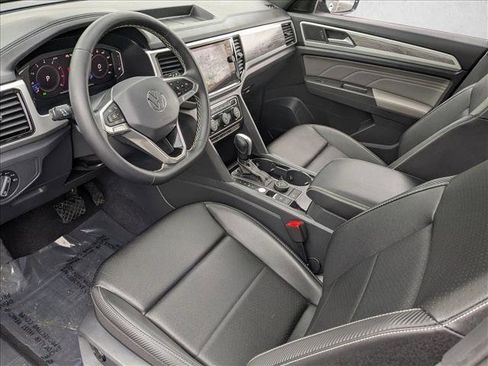 Used 2023 Volkswagen Atlas Cross Sport SE w/ Black Wheel Package AWD/4WD image 10