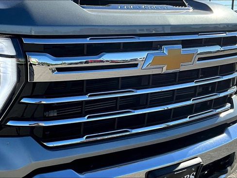 Used 2024 Chevrolet Silverado 2500 LTZ image 39