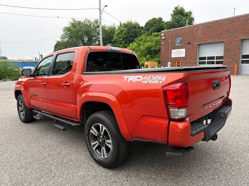 Used 2017 Toyota Tacoma TRD Sport w/ Tow Package (A/T) AWD/4WD image 3