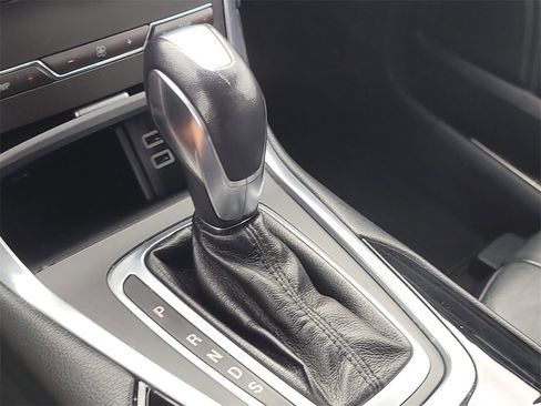 Used 2017 Ford Edge Titanium image 25