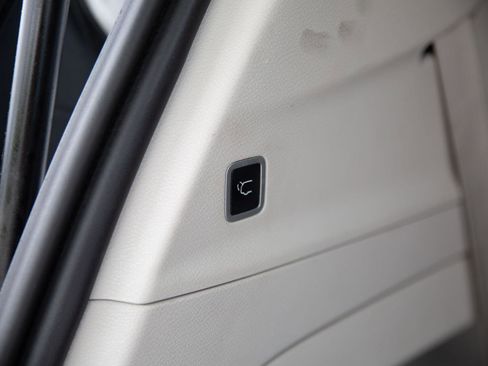 Used 2024 Chrysler Pacifica Touring-L FWD image 26