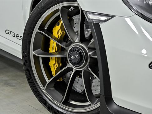 Used 2016 Porsche 911 GT3 RS RWD image 3