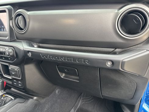 Used 2023 Jeep Wrangler Unlimited Sport image 21