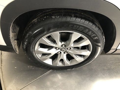 Used 2024 Toyota Grand Highlander Limited image 10