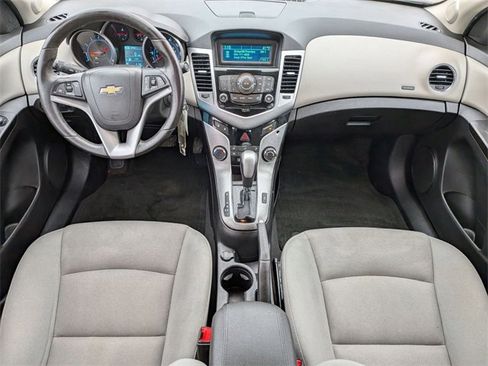 Used 2014 Chevrolet Cruze LT image 24