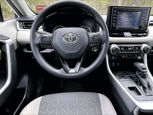Used 2021 Toyota RAV4 XLE AWD/4WD image 6