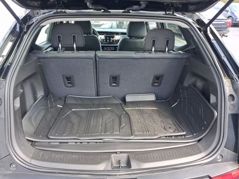 Used 2023 Chevrolet Bolt EUV LT w/ Comfort Package FWD image 24