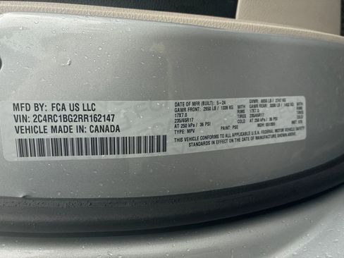 Used 2024 Chrysler Pacifica Touring-L image 29