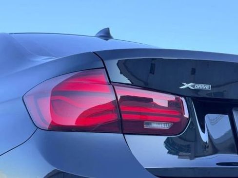 Used 2018 BMW 330i xDrive Sedan w/ Convenience Package image 51