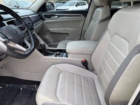 Used 2021 Volkswagen Atlas SEL Premium image 19